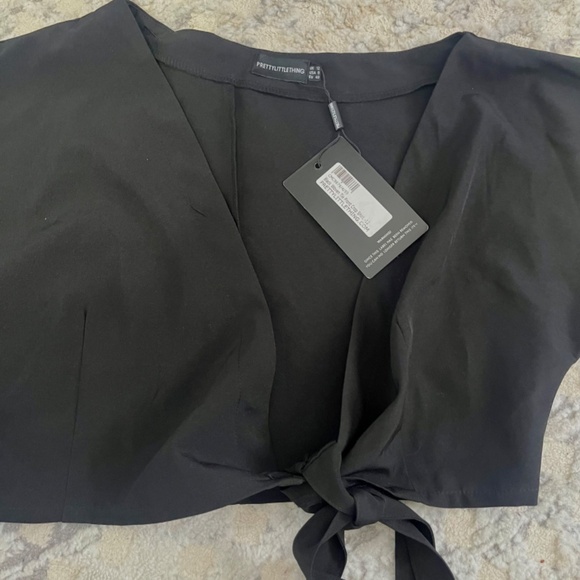 Black Woven Tie Front Crop Shirt  ~ Adorable 🖤⃝🤍 ~ Size 8 ~ PrettyLittleThing - Picture 2 of 4